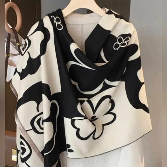 Unbranded Accessories - NEW Camelia Shawl/Scarf - Black & Cream